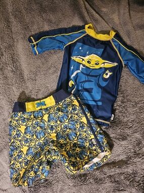 Disney Blue & Yellow Baby Yoda Kids Rash Guard Swim Set Size 4t